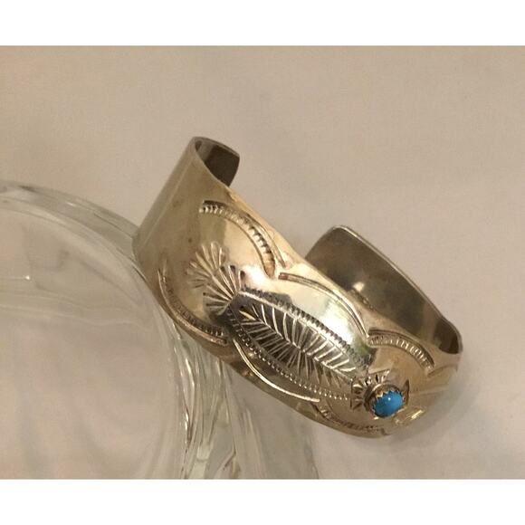 Vintage Signed T Navajo Etched Sterling Turquoise Cuff/Bracelet Native American - Picture 4 of 7